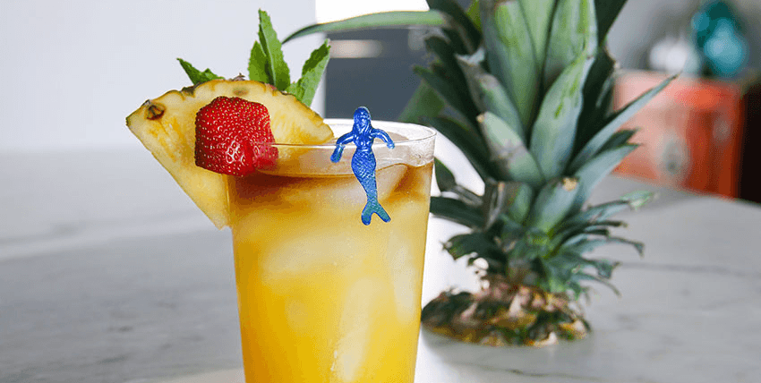 What does an upside-down pineapple on a cruise ship mean?