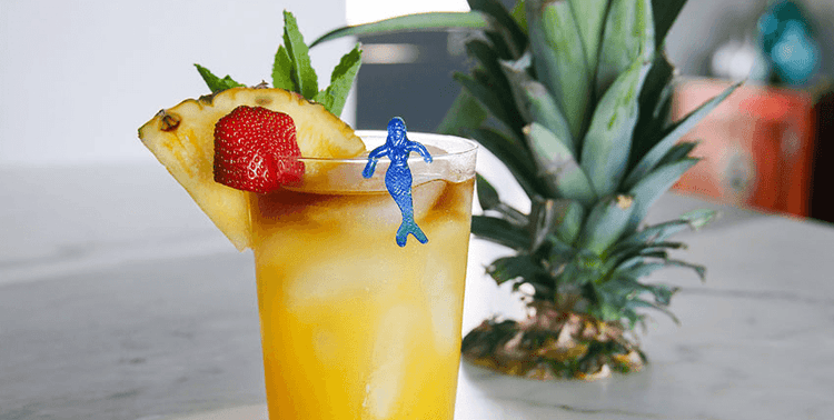 What does an upside-down pineapple on a cruise ship mean? – Stateroom ...